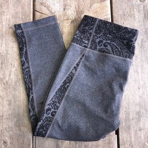 Athleta Splits Revelation Paisley Capri Leggings M